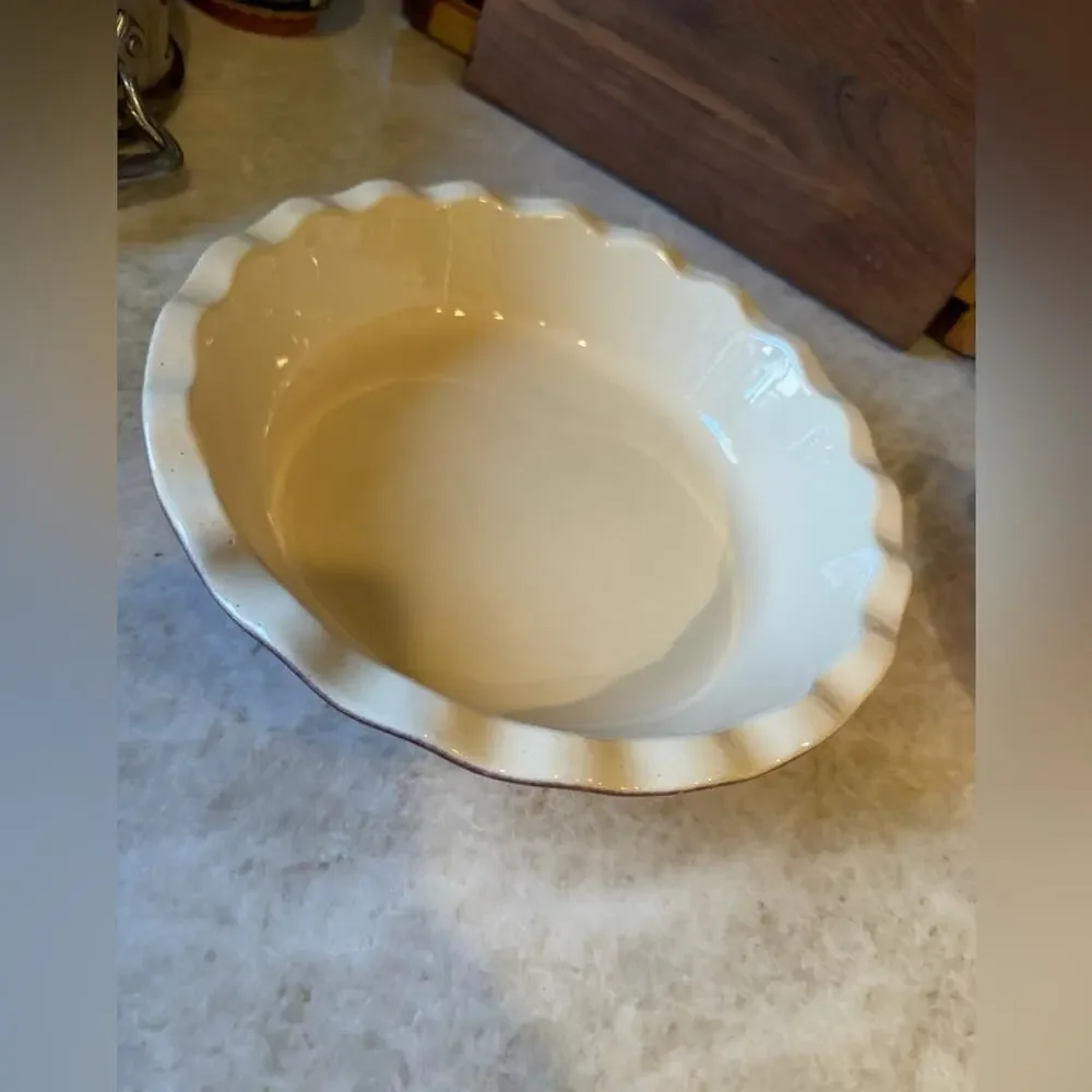 Emile Henry France stoneware ruffled pie dish
